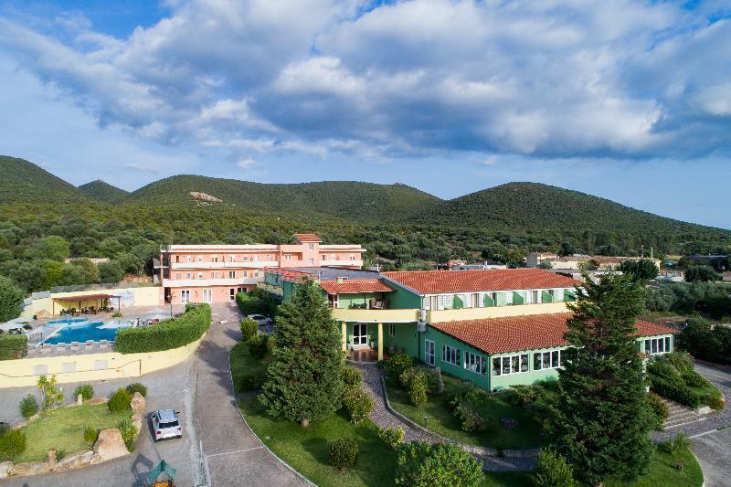 Lu' Hotel Porto Pino SantʼAnna Arresi Exterior foto